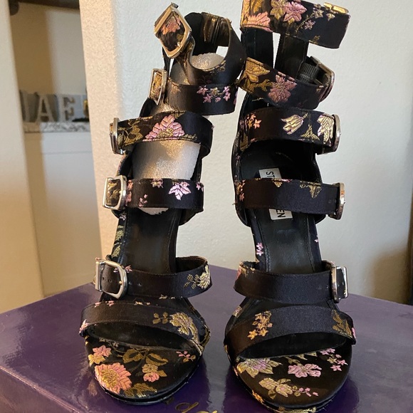 Steve Madden Fabric 4” heels size 6.5 - Picture 2 of 3